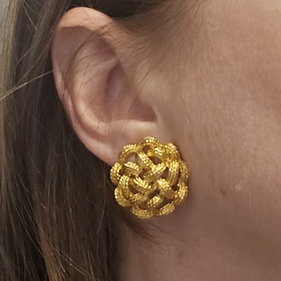 Monet Book Piece Vintage Gold Tone Textured Metal Knot Like Ear Clips – Signed - Picture 5 of 14